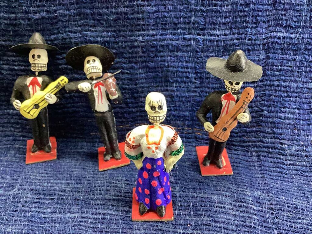 メキシコ 民芸品カラベラ
骸骨人形
